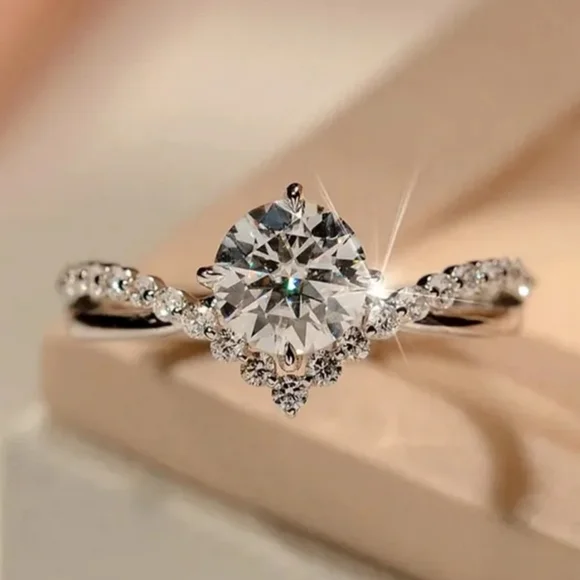 925 Sterling Silver White Sapphire Diamond Ring - Picture 8 of 11